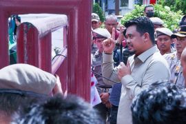 Gelar aksi di Balai Kota Medan, massa HMI rusak pintu pagar