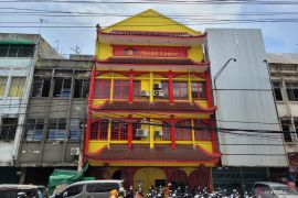 Masjid Lautze didik mualaf jadi imam Tarawih