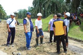 Dimulainya jalan poros Aekkuo Ketua Komisi B DPRD Labura apresiasi bupati