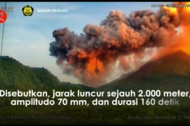 Awan panas guguran Gunung Merapi menuju Kali Krasak