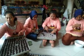 Jelang Lebaran, komunitas "Mak Ganjar" semangati pengusaha kue kering Gresik