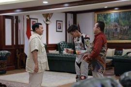 Makna Challenge Coin yang diberikan Prabowo Subianto kepada Pandu Padmogani