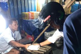 PMII Komisariat Stikes Maluku Husada Ambon bagikan 300 takjil gratis