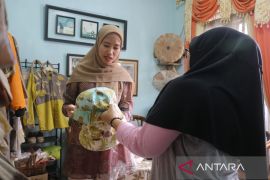 Pemkab Bangka Tengah dorong pengembangan produk kreatif "ecoprint"