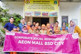 AEON BSD berbagi Ramadhan dengan siswa sekolah khusus