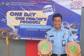 Masyarakat borong hasil karya warga binaan Lapas Banjarbaru