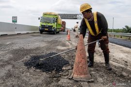 Perbaikan Jalan Tol Kayu Agung-Palembang Page 2 Small