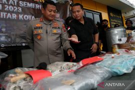 Kasus peracik dan penjual bubuk mesiu