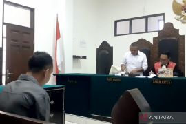 Hakim vonis 4 tahun terdakwa korupsi BPR Dompu