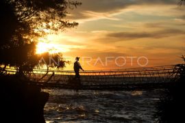 Wisata Pantai Sungai Suci