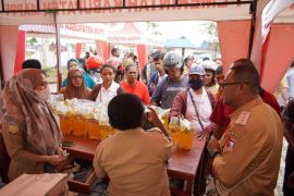 Pemkab Mappi gelar pasar murah untuk kendalikan harga dan inflasi