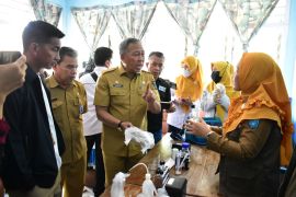 Satgas Pangan OKI pantau stok dan keamanan pangan di pasar tradisional .