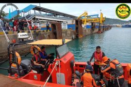 Tim SAR temukan korban yang jatuh dari atas Kapal MOB di Merak meninggal