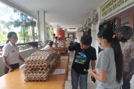 Dinas Perindagkop Kota Jayapura melibatkan UKM dan IKM dalam pasar murah