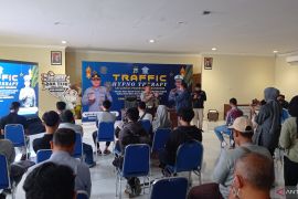 Puluhan pelanggar lalu lintas jalani "Traffic Hypnotherapi" di Polrestabes Surabaya