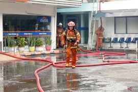 Apotek di Jalan Diponegoro Surabaya Terbakar