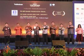 Walkot Tegal terima penghargaan Top Pembina BUMD 2023
