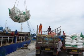 Ditpolairud Maluku siaga pastikan distribusi sembako dan arus mudik lancar