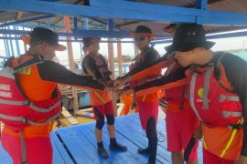 Seorang di Inhil hilang usai sampan terbalik saat mencari kayu