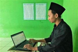 Kisah santri sukses terapkan digitaliasi naikan kelas usaha keluarga