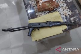 Warga Aceh Tamiang serahkan senpi AK-56 sisa konflik ke polisi