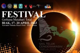 100 ilmuwan astronom saksikan Gerhana Matahari Hibrida di Biak 20 April