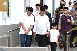 Jokowi ajak Jan Ethes Shalat Jumat di Masjid Sheikh Zayed