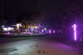 Jelang paskah, warga Ambon hiasi jalanan