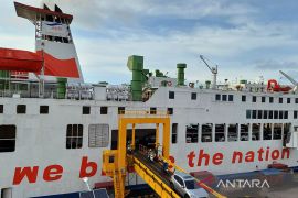 Penumpang pemudik melalui Pelabuhan Merak mulai ramai