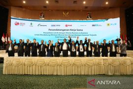 PLN ajak 5 mitra strategis bangun kelistrikan berbasis EBT