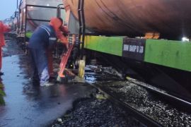 Pertamina pastikan pasokan BBM tak terganggu akibat KA anjlok