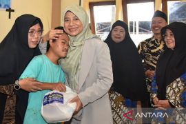 LKKS NTB menyerahkan 400 paket sembako Ramadhan di Lombok Timur