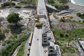 PENANGANAN JEMBATAN AMBLAS DI JALUR MUDIK Page 1 Small