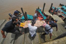 Akses desa terisolir di Jambi