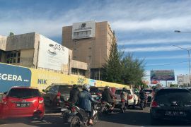 Pemkot Padang tindak parkir liar sebabkan kemacetan di depan Basko Hotel