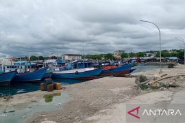 Info BMKG Kupang ingatkan warga pesisir pantai  waspada cuaca ekstrem