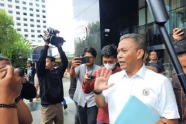 Ketua DPRD DKI Jakarta Prasetyo Edi klaim tak ada yang disita saat KPK geledah ruangannya