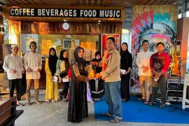 Anak yatim diajak "bukber" Komunitas Sayangi Sesama