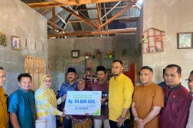 Bupati Sijunjung serahkan santuan JKM BPJAMSOSTEK