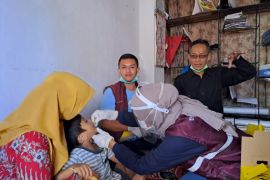 Dinkes Garut lakukan "door to door" untuk berikan imunisasi polio