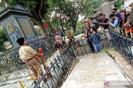 Merawat cerita jejak peradaban Majapahit hingga zaman kolonial di Peneleh