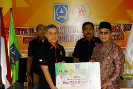 Bupati HSS serahkan dana hibah Rp1,2 miliar dana untuk kepemudaan