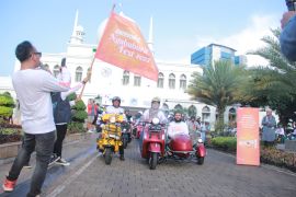 Enervon ajak komunitas Vespa "NgabubuRIDE" berbagi kebahagiaan
