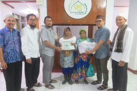 UPZ Baznas Semen Padang salurkan 288 paket Lebaran untuk kaum dhuafa