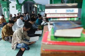 Santri di Ponorogo "Ngaji Fiqih" isi kegiatan di Bulan Suci