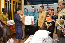 TP PKK Provinsi Gorontalo salurkan bantuan untuk balita penderita Hidrosefalus