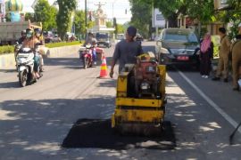Pemkab Ponorogo perbaiki jalan rusak antisipasi arus mudik