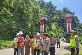 Kapolda sambangi Polsek Muara Sipongi di perbatasan Sumut dan Sumbar