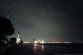 Pejabat Forkopimda Jatim bermunajat "Qiyamul Lail" di Selat Madura