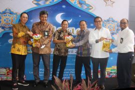 APP Sinar Mas wakaf seribu Al Quran dan bazar 4.000 liter minyak goreng harga khusus di Kemenperin